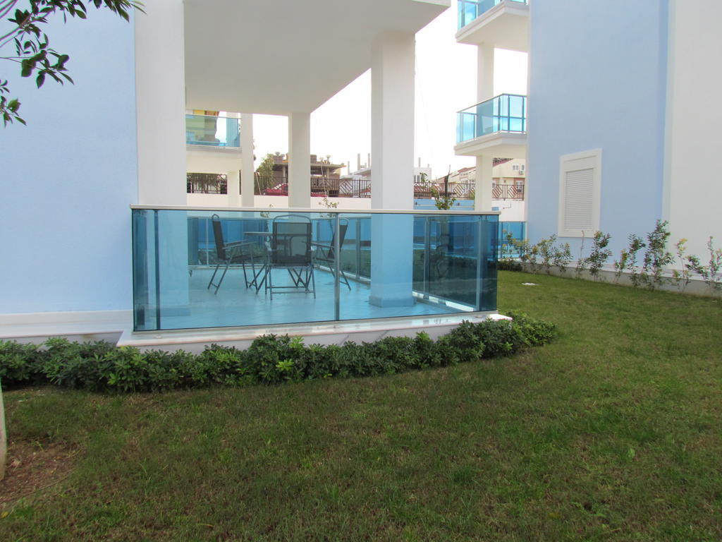 Aqua Garden Side